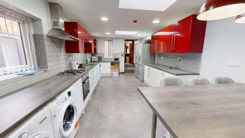 6 bedroom house for rent