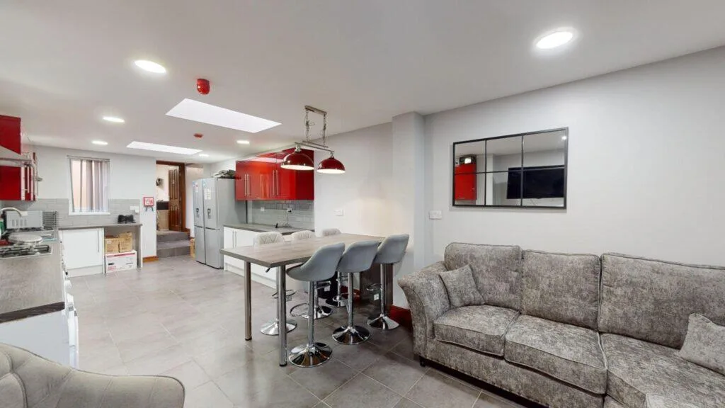6 bedroom house for rent