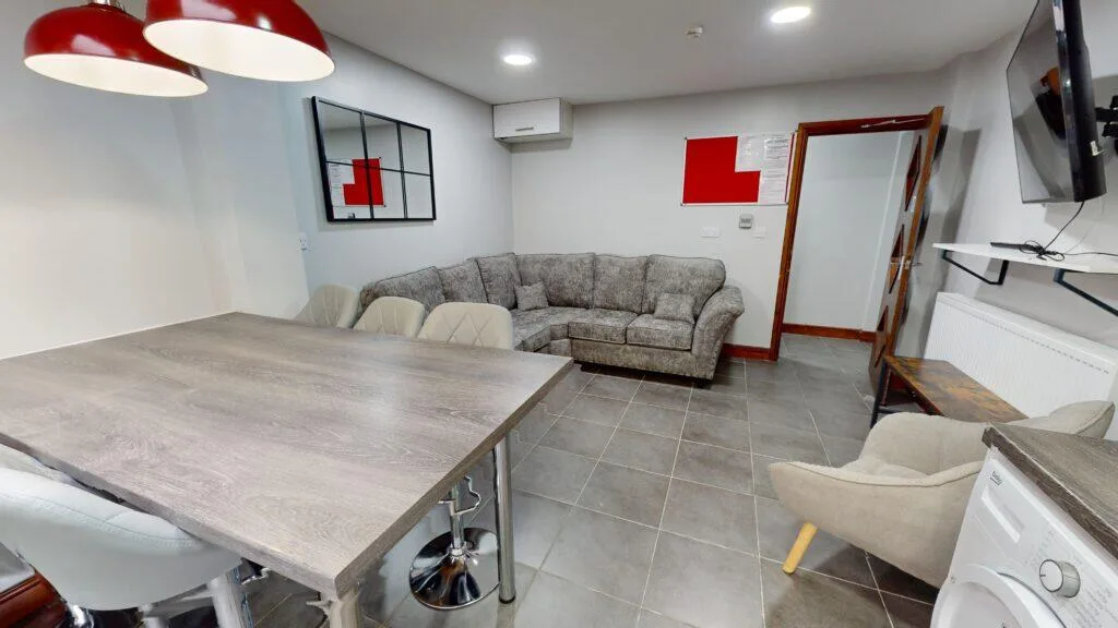 6 bedroom house for rent