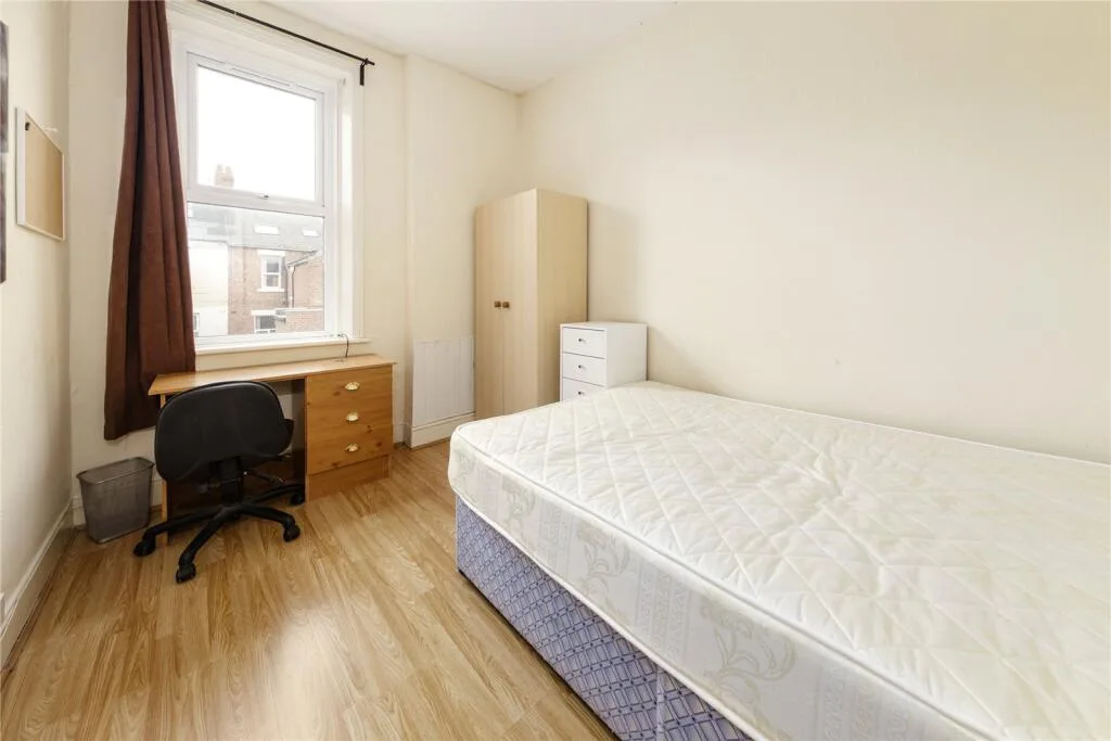 5 bedroom maisonette for rent