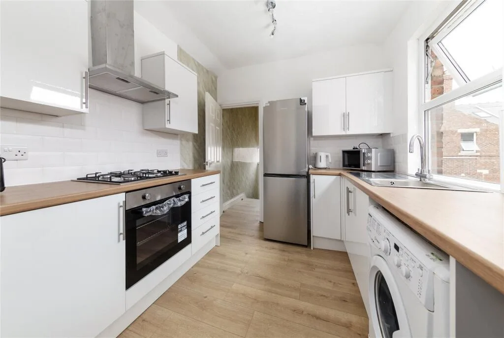 5 bedroom maisonette for rent