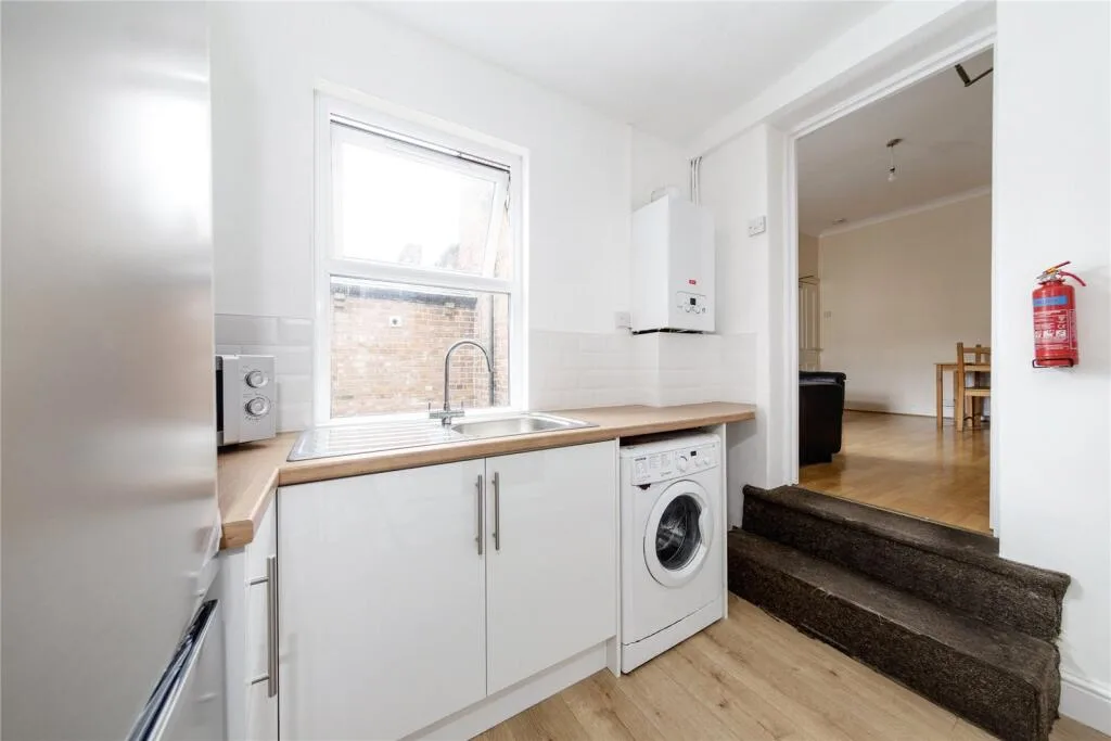 5 bedroom maisonette for rent