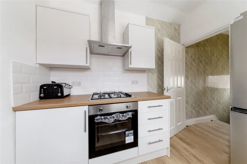 5 bedroom maisonette for rent