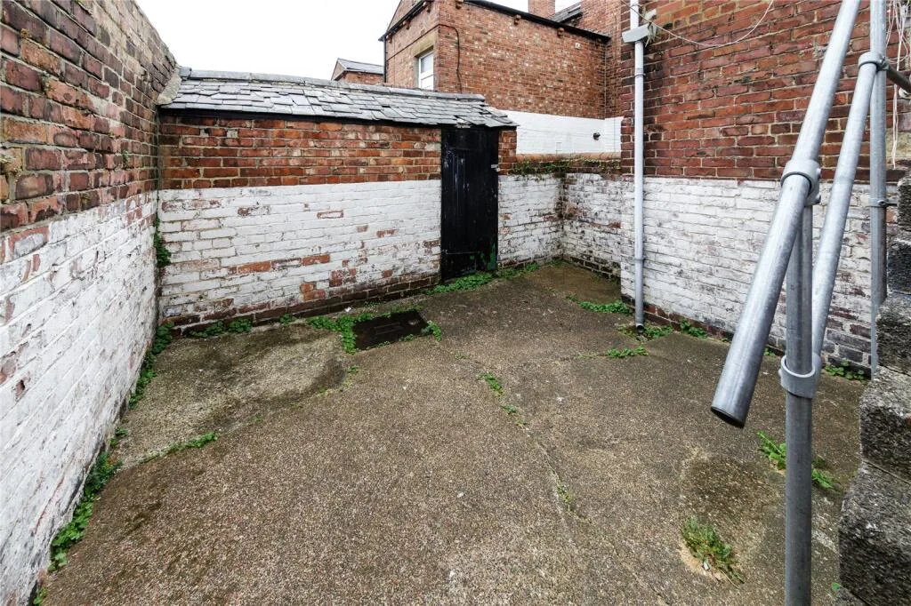 5 bedroom maisonette for rent