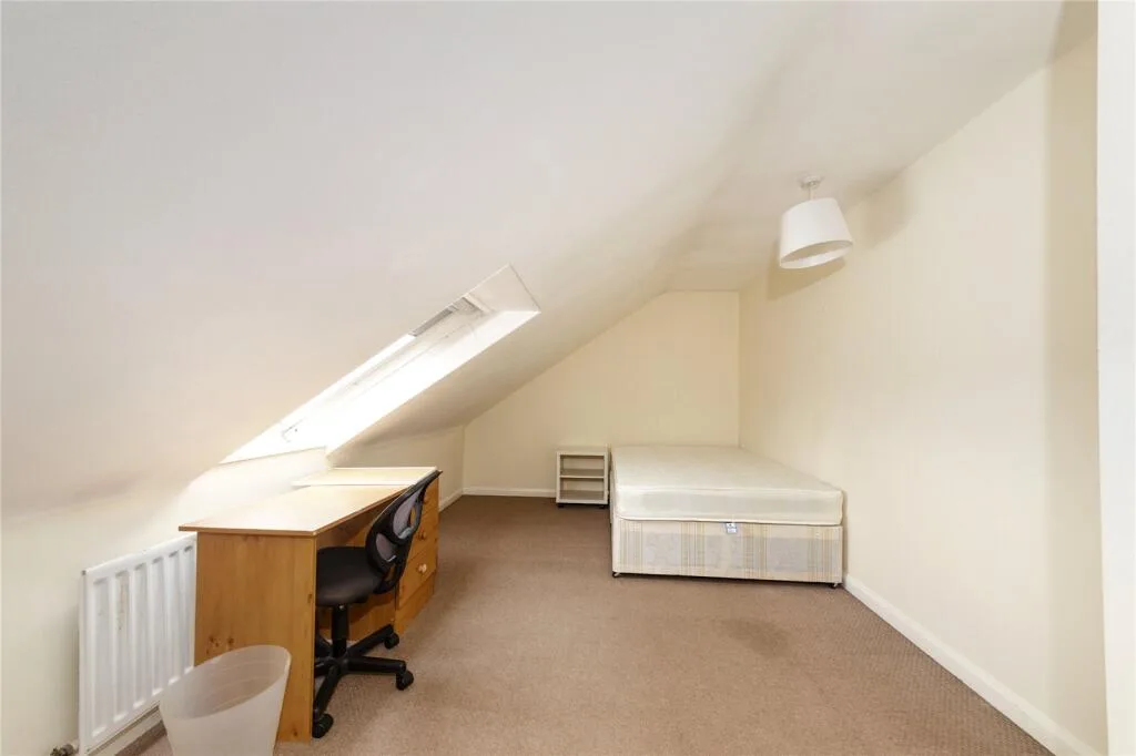 5 bedroom maisonette for rent