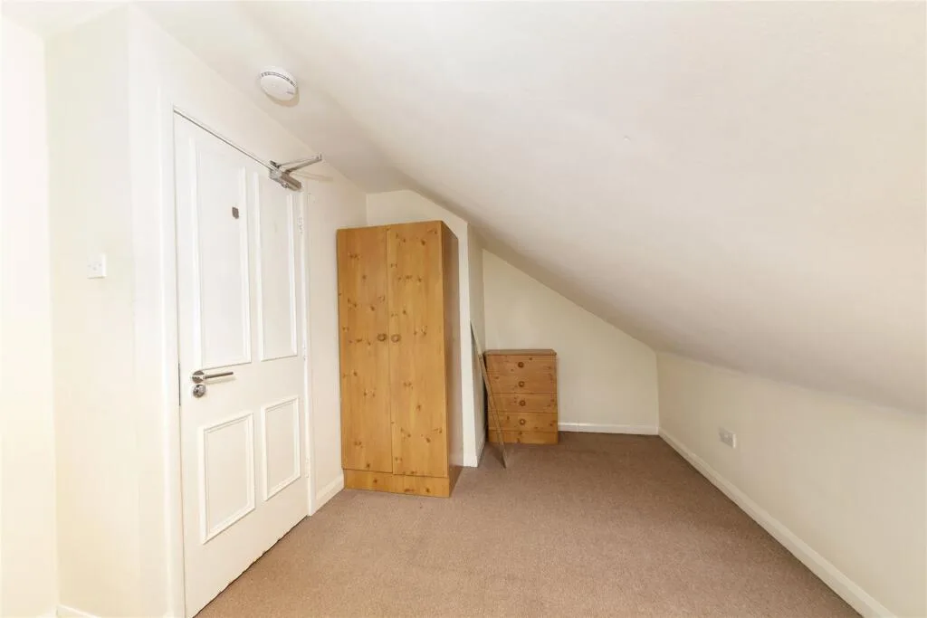 5 bedroom maisonette for rent