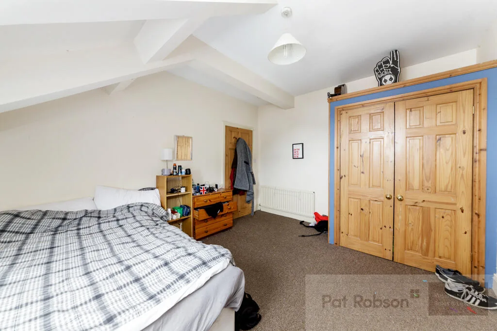 4 bedroom maisonette for rent