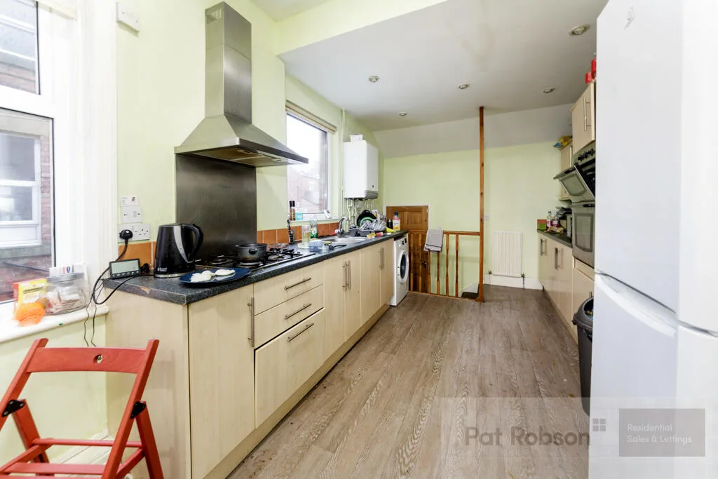 4 bedroom maisonette for rent