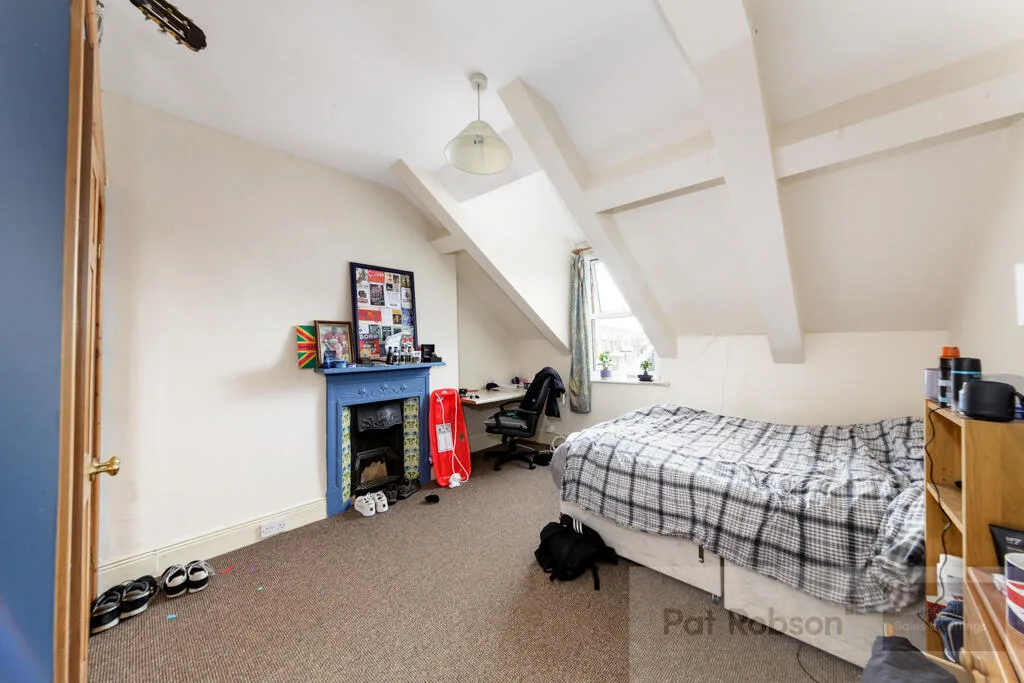 4 bedroom maisonette for rent