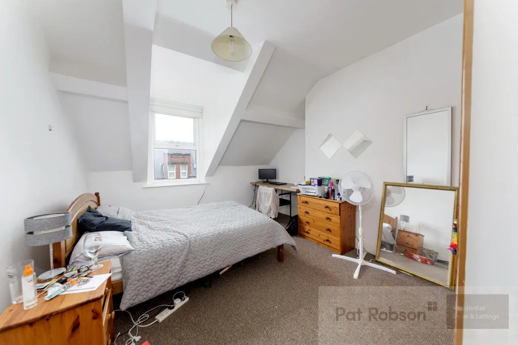 4 bedroom maisonette for rent