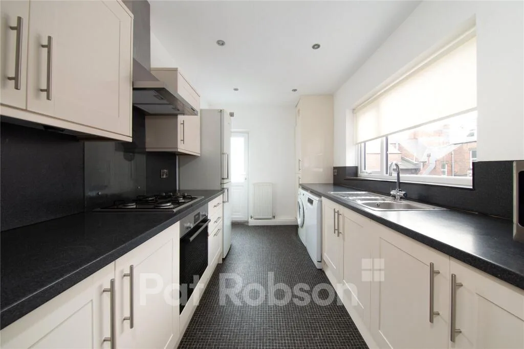 4 bedroom terraced house for rent