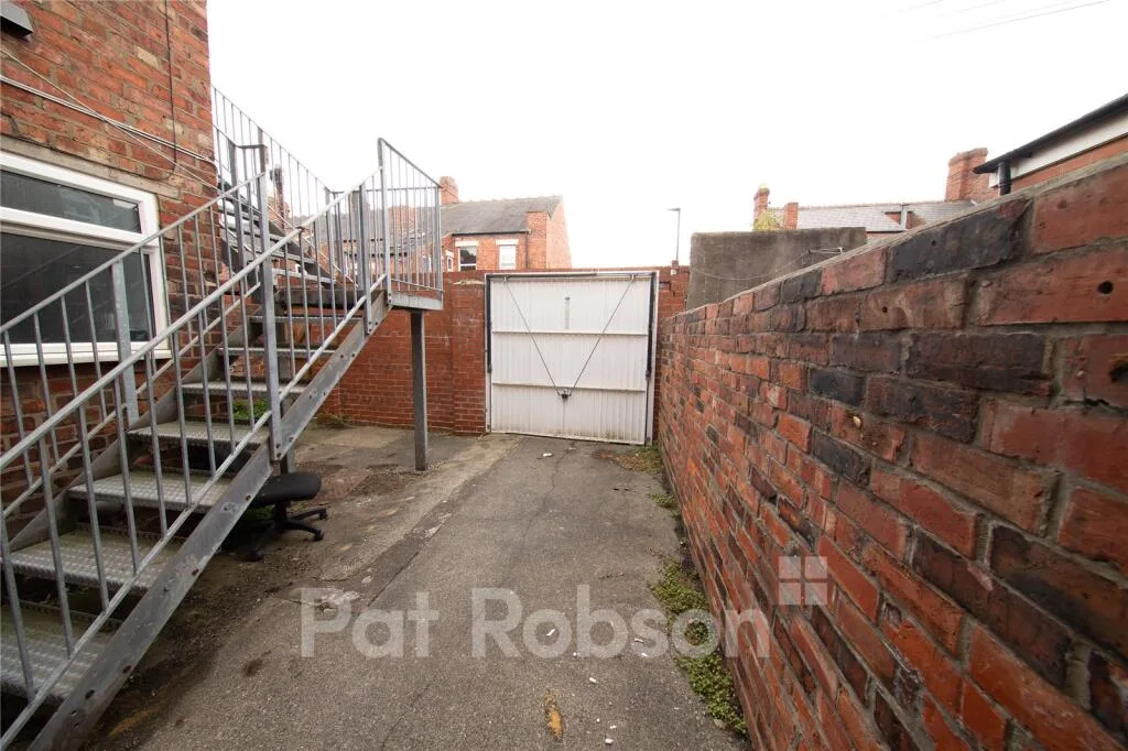4 bedroom terraced house for rent