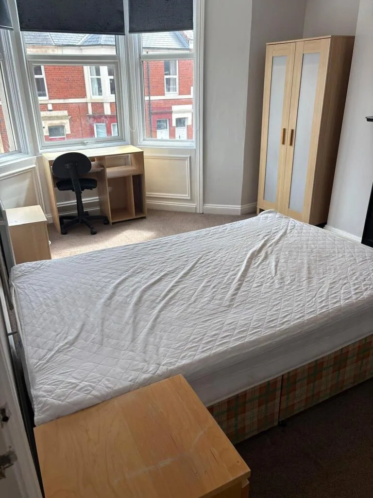 6 bedroom maisonette for rent