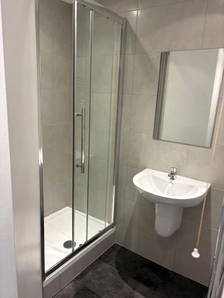 6 bedroom maisonette for rent