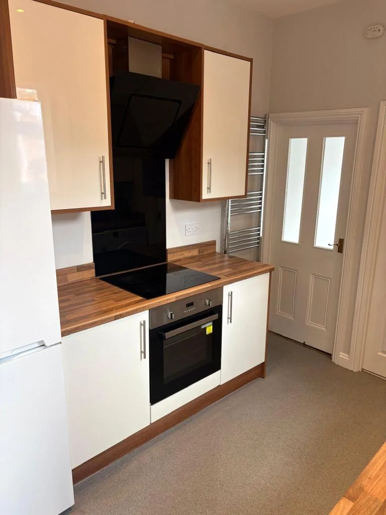 6 bedroom maisonette for rent