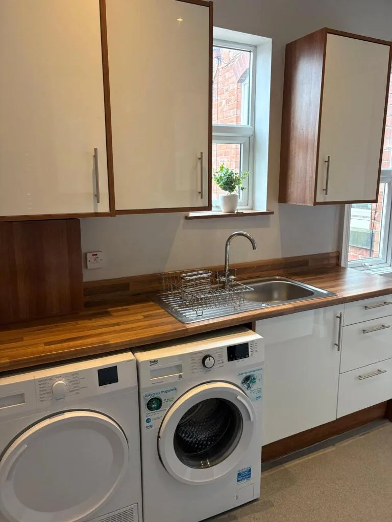 6 bedroom maisonette for rent