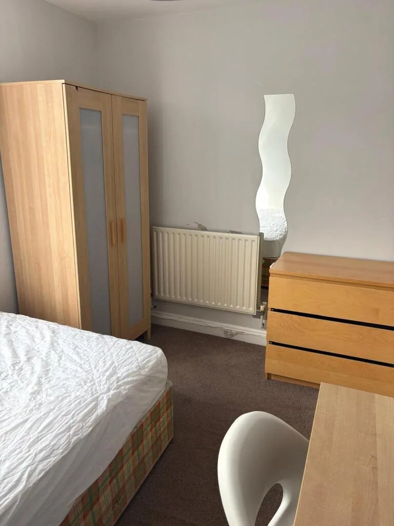 6 bedroom maisonette for rent