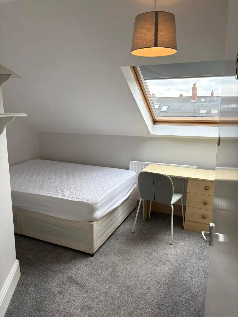 6 bedroom maisonette for rent