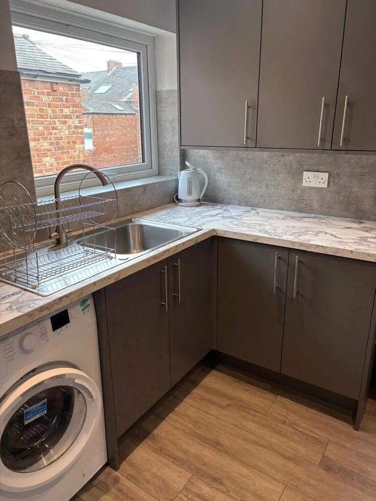 6 bedroom maisonette for rent