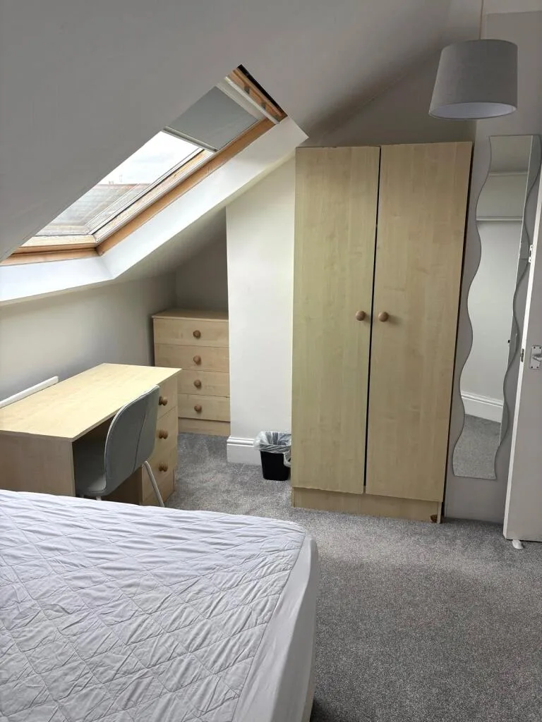 6 bedroom maisonette for rent