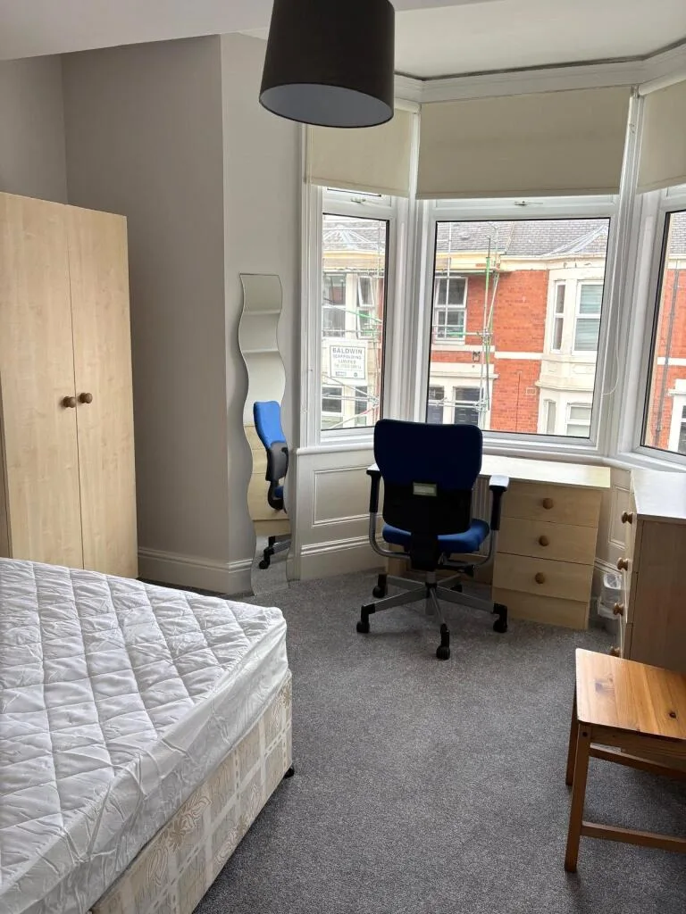 6 bedroom maisonette for rent