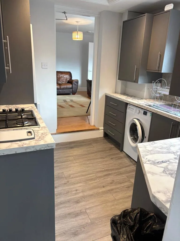 6 bedroom maisonette for rent