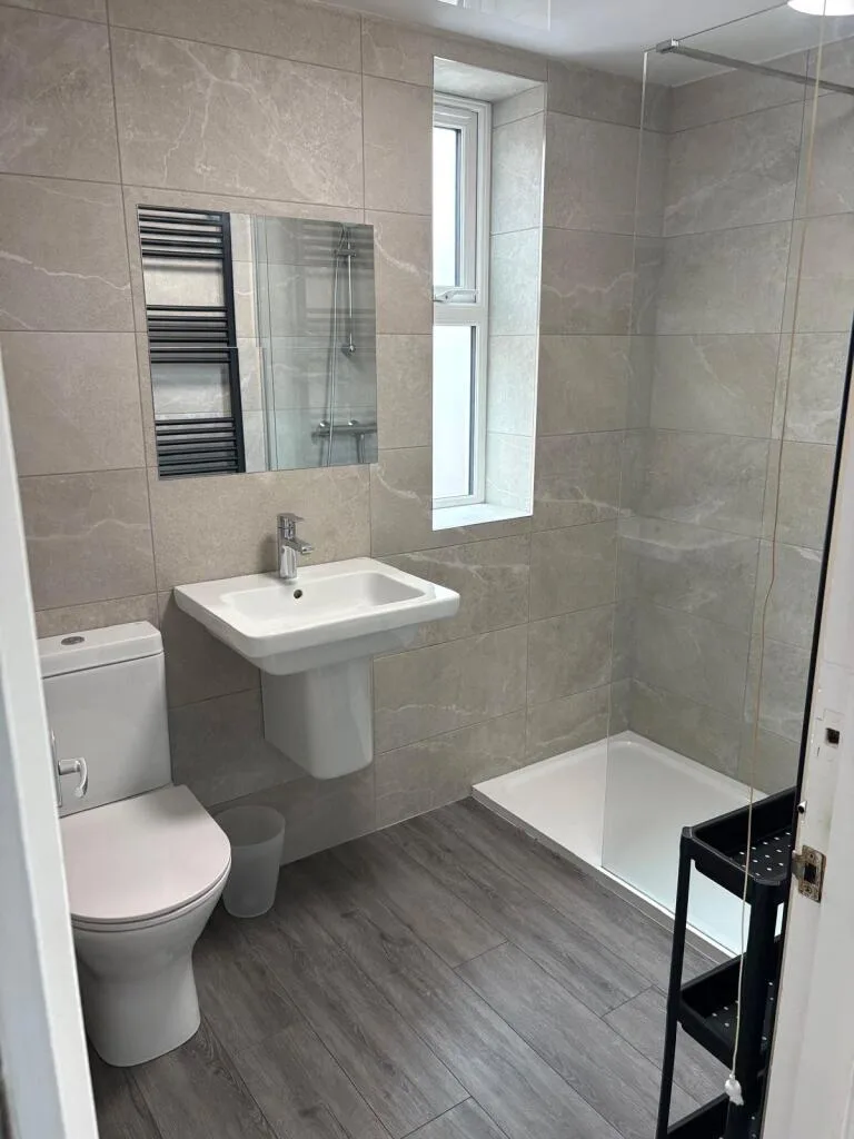 6 bedroom maisonette for rent