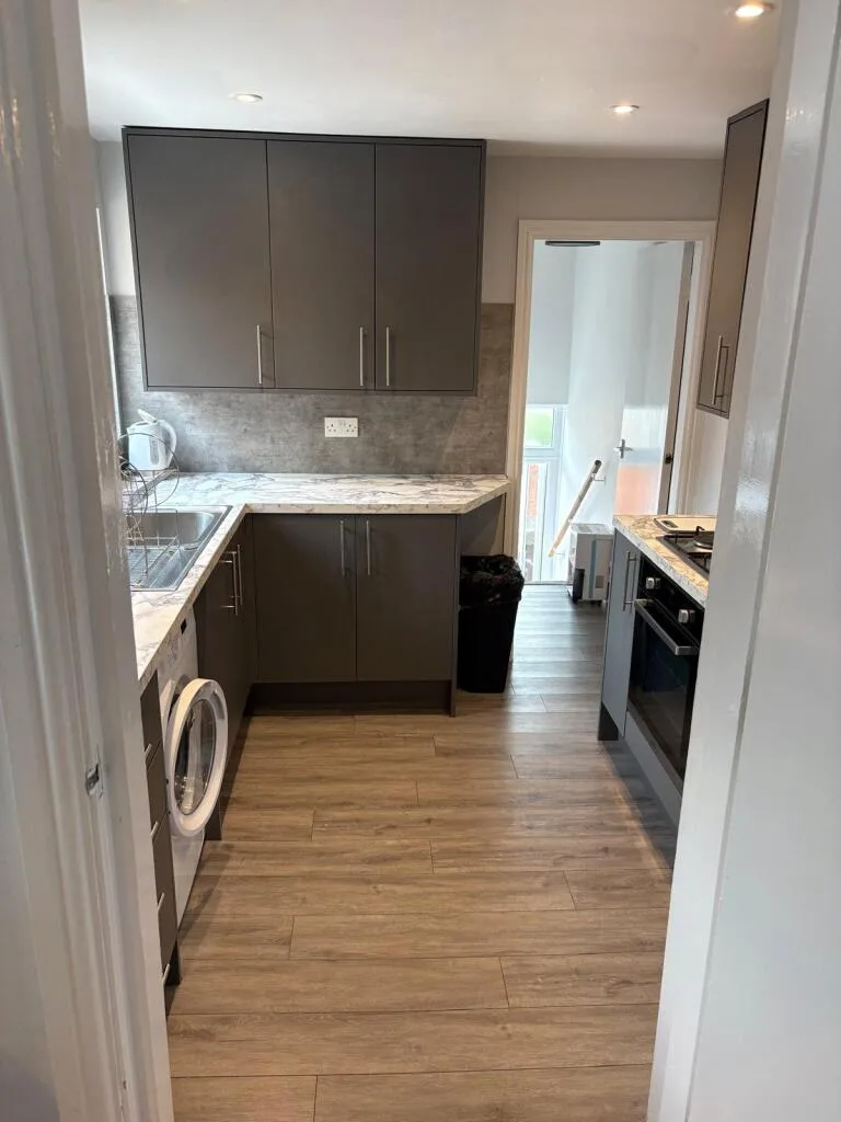 6 bedroom maisonette for rent