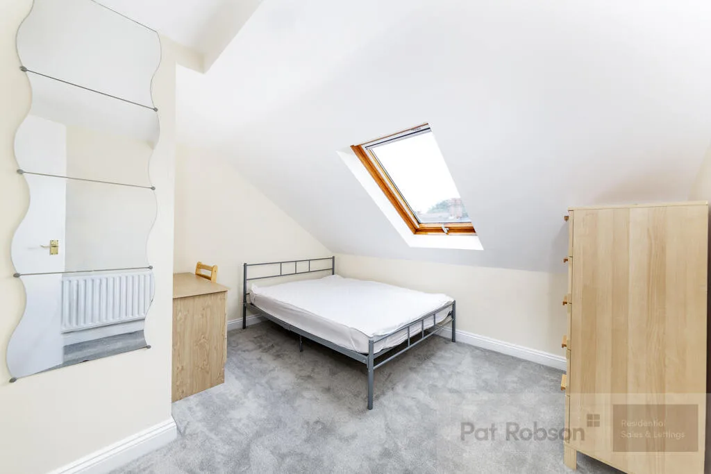 6 bedroom maisonette for rent