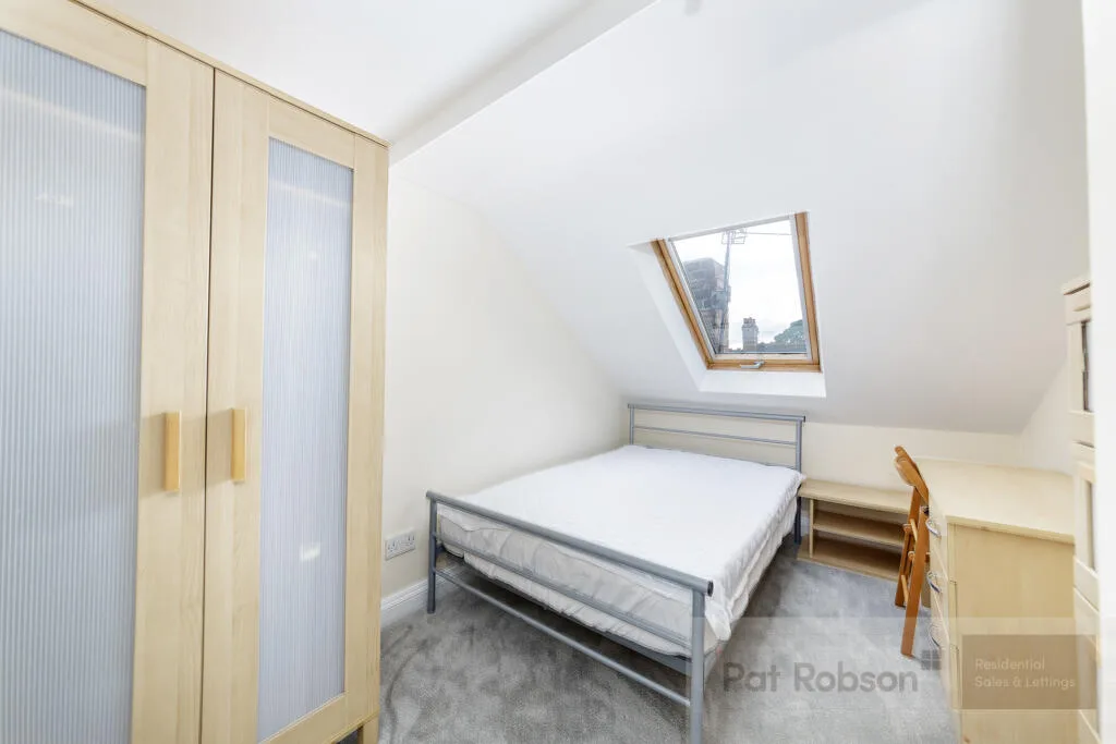 6 bedroom maisonette for rent