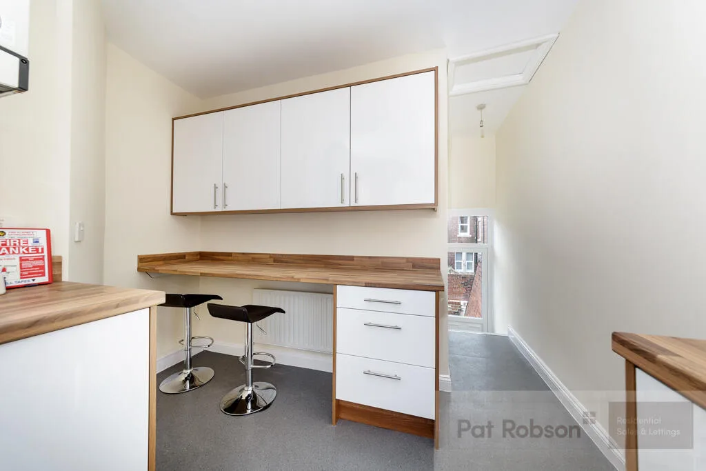 6 bedroom maisonette for rent