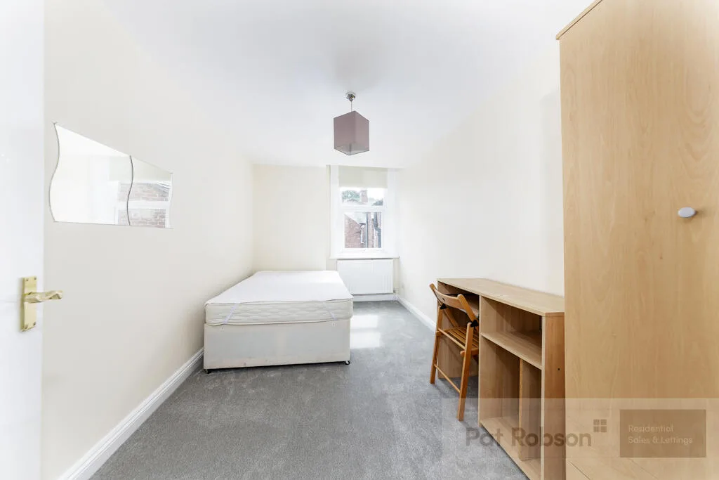 6 bedroom maisonette for rent