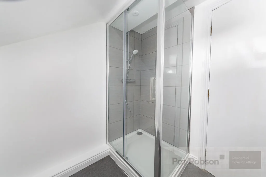 6 bedroom maisonette for rent