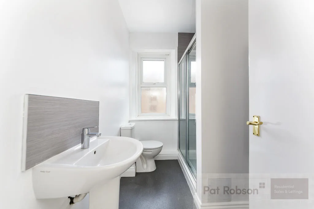 6 bedroom maisonette for rent