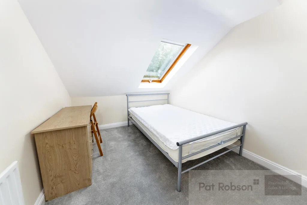 6 bedroom maisonette for rent