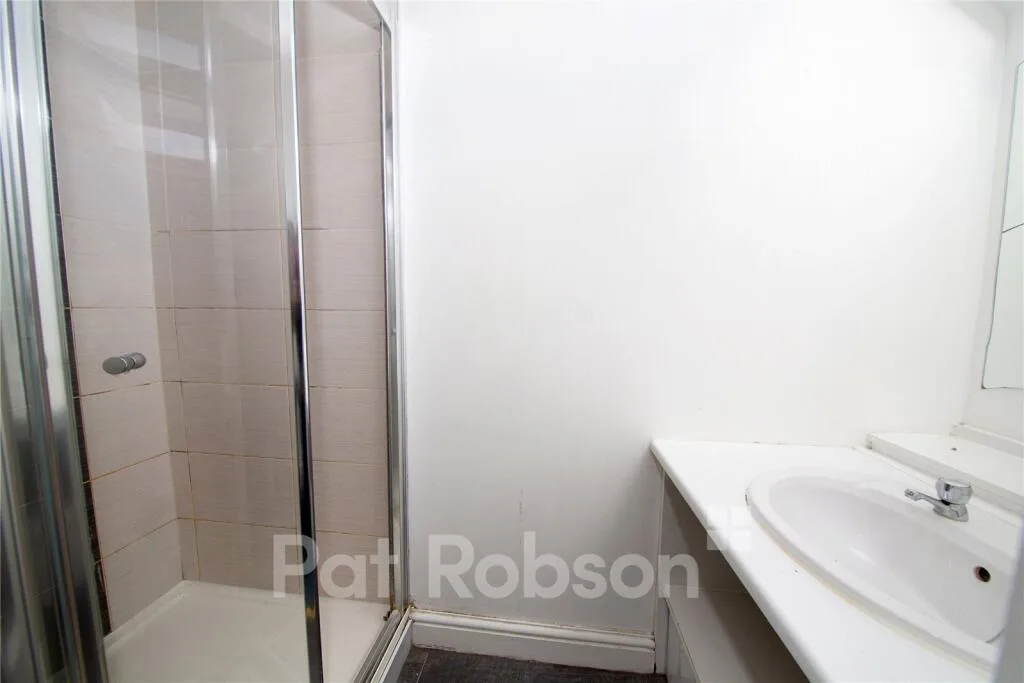 6 bedroom terraced house for rent