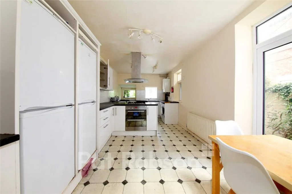 6 bedroom terraced house for rent