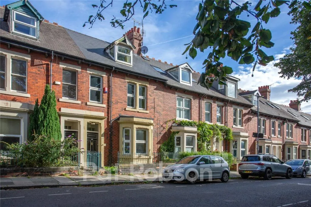 6 bedroom terraced house for rent