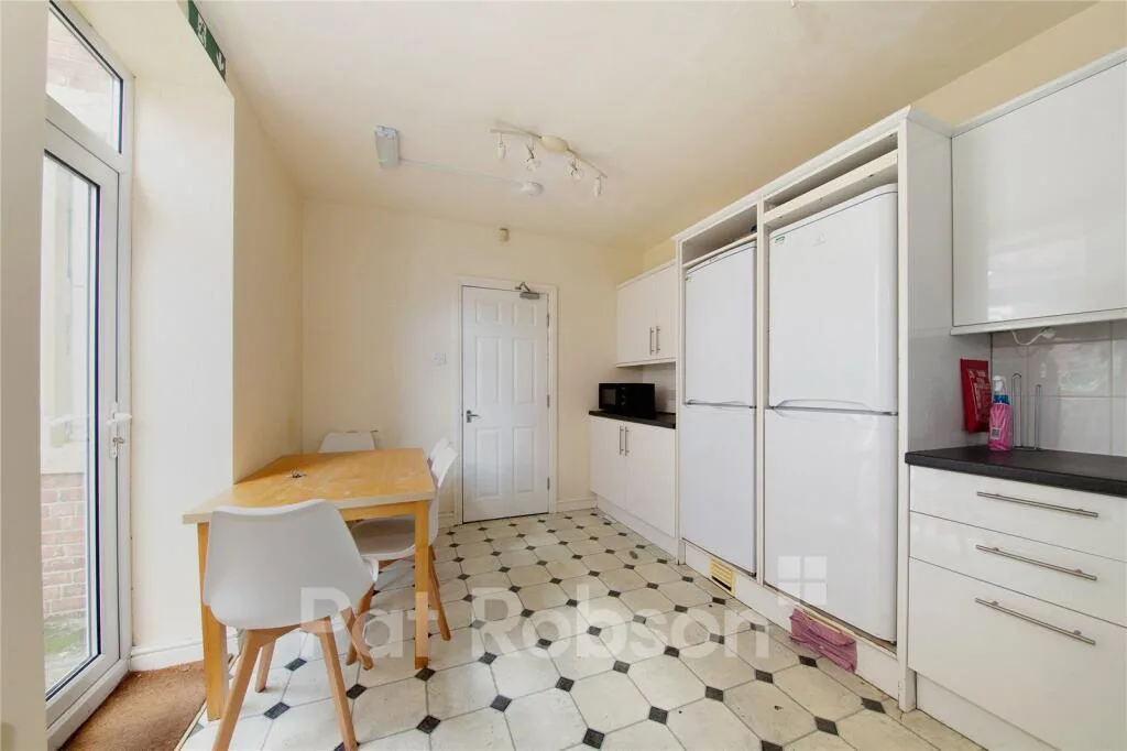 6 bedroom terraced house for rent