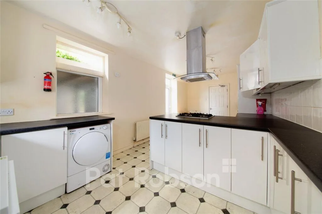 6 bedroom terraced house for rent