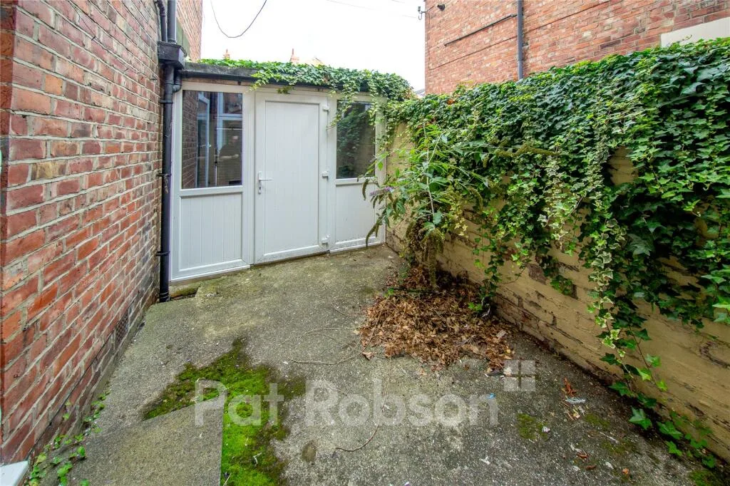 6 bedroom terraced house for rent