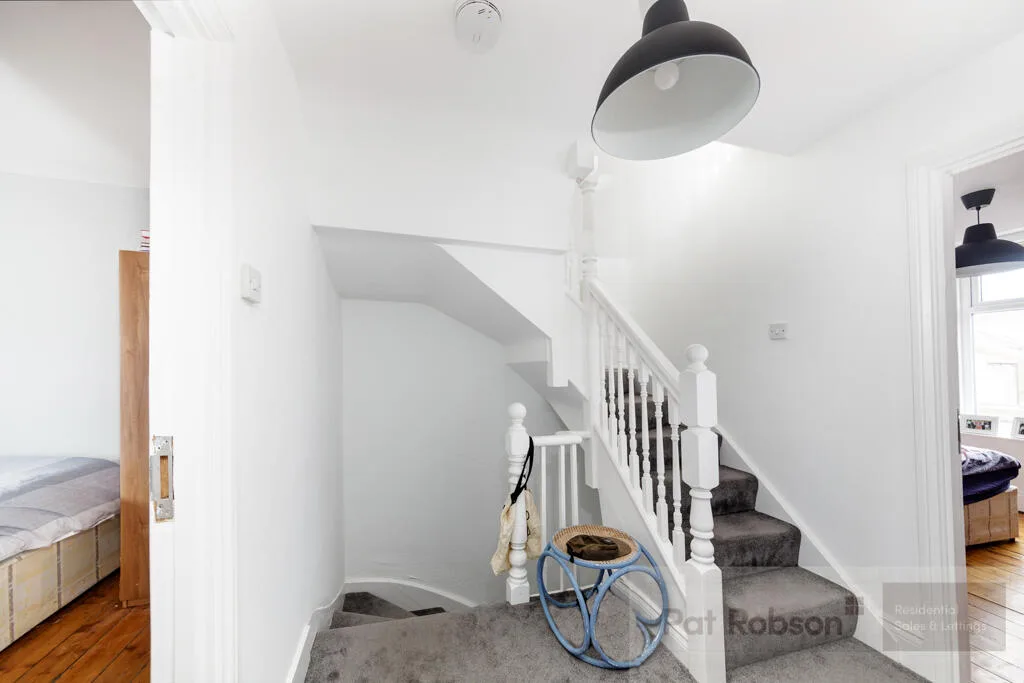 5 bedroom property for rent