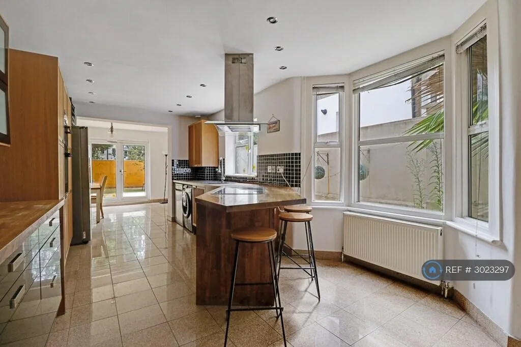 4 bedroom terraced house for rent