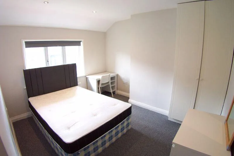 3 bedroom semi-detached house for rent