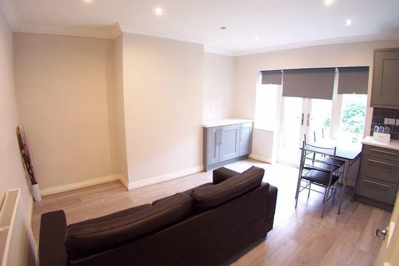 3 bedroom semi-detached house for rent