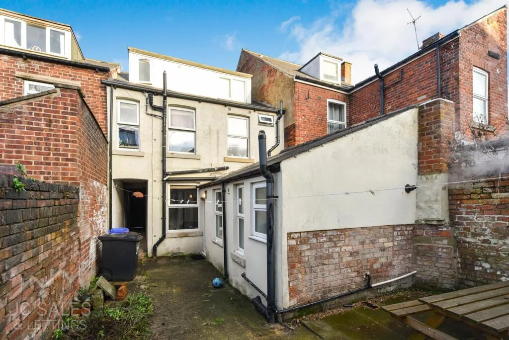 6 bedroom terraced house for rent