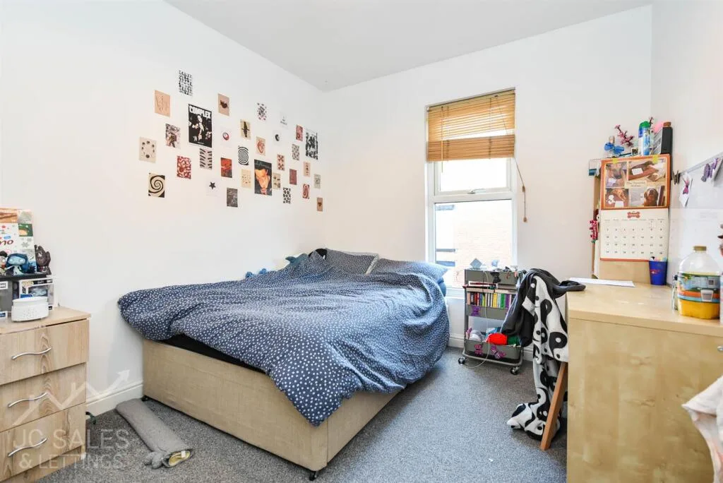 6 bedroom terraced house for rent