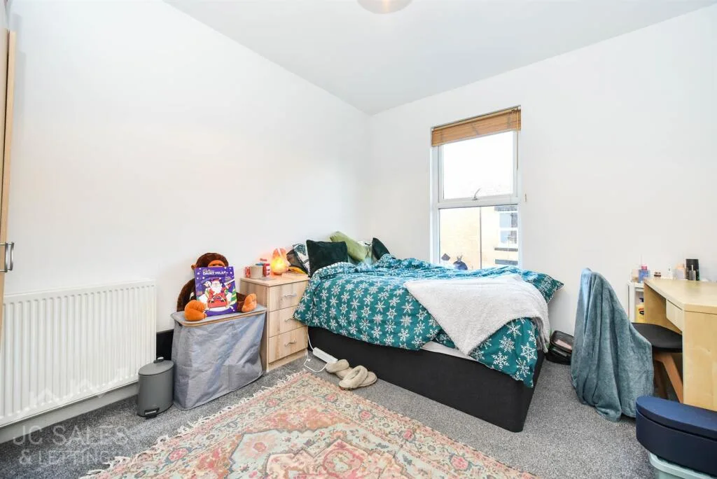 6 bedroom terraced house for rent