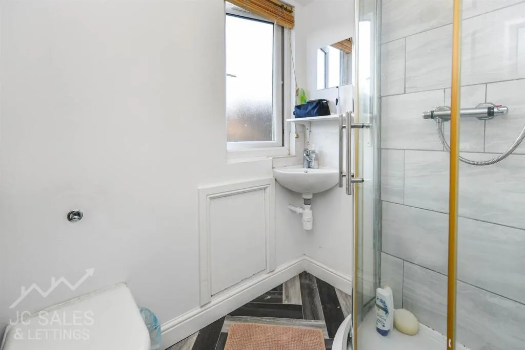 6 bedroom terraced house for rent