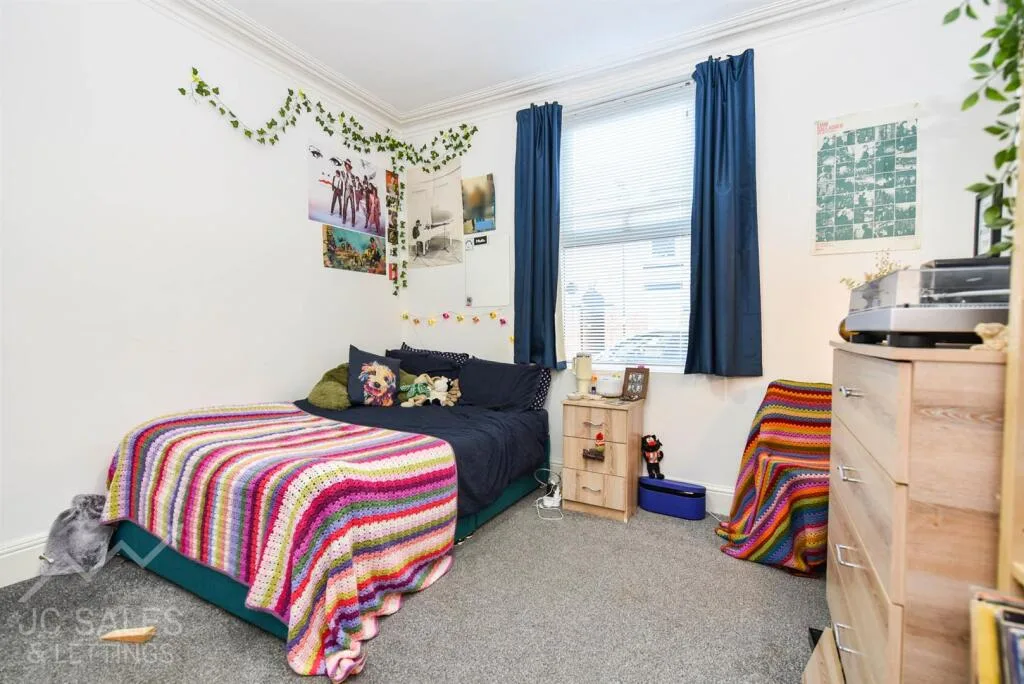 6 bedroom terraced house for rent